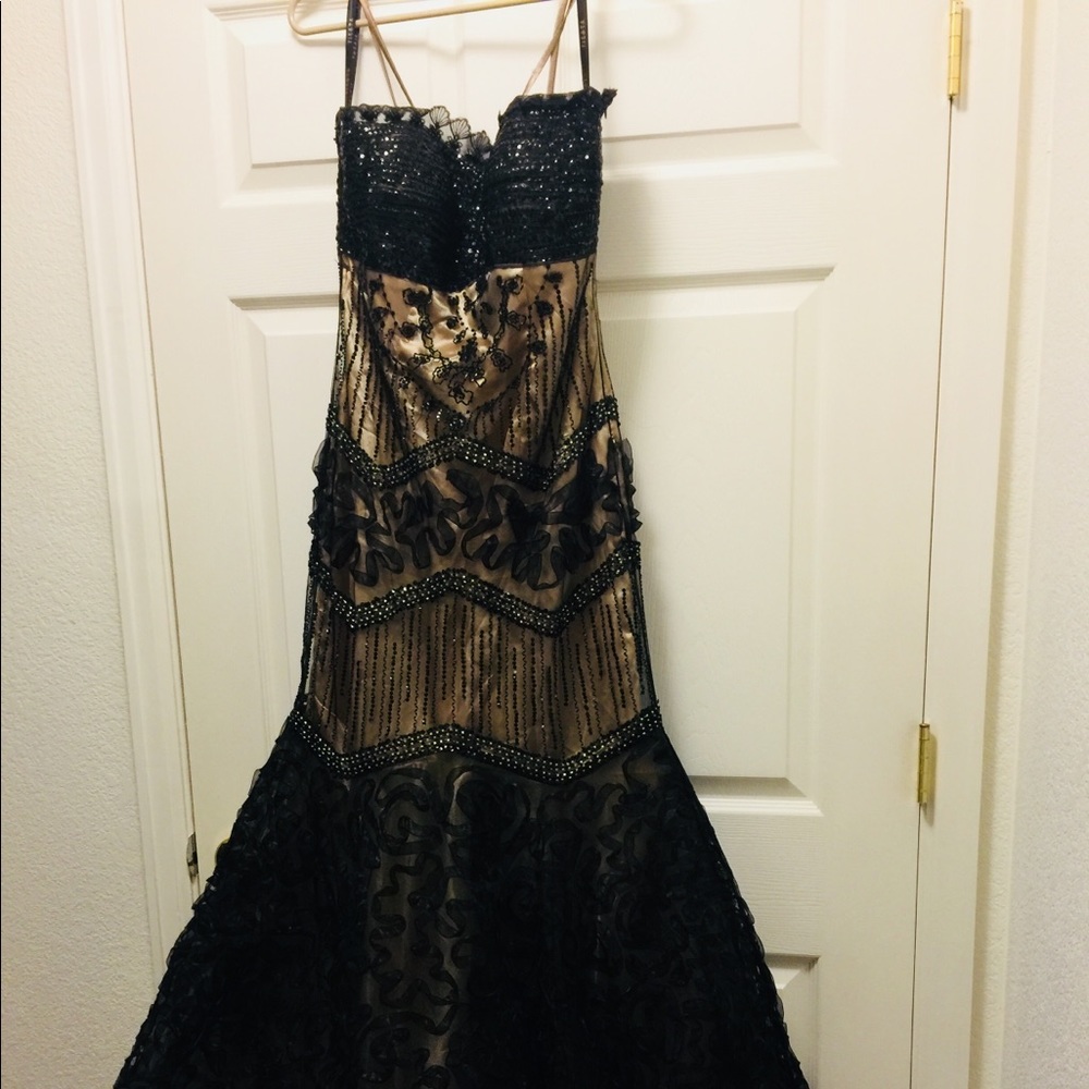 Dress - Picture 2 of 6